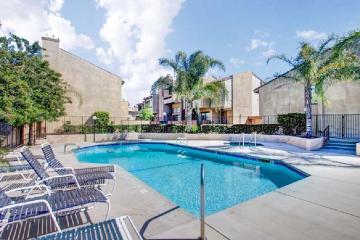 For sale: 3 Bed 3 Bath condo in Toluca Lake for $444,900